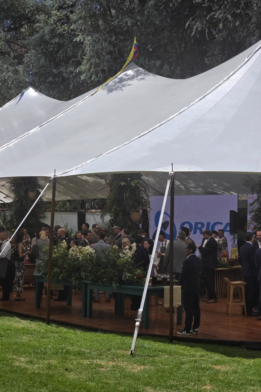 Carpa blanca en la Embajada de Australia